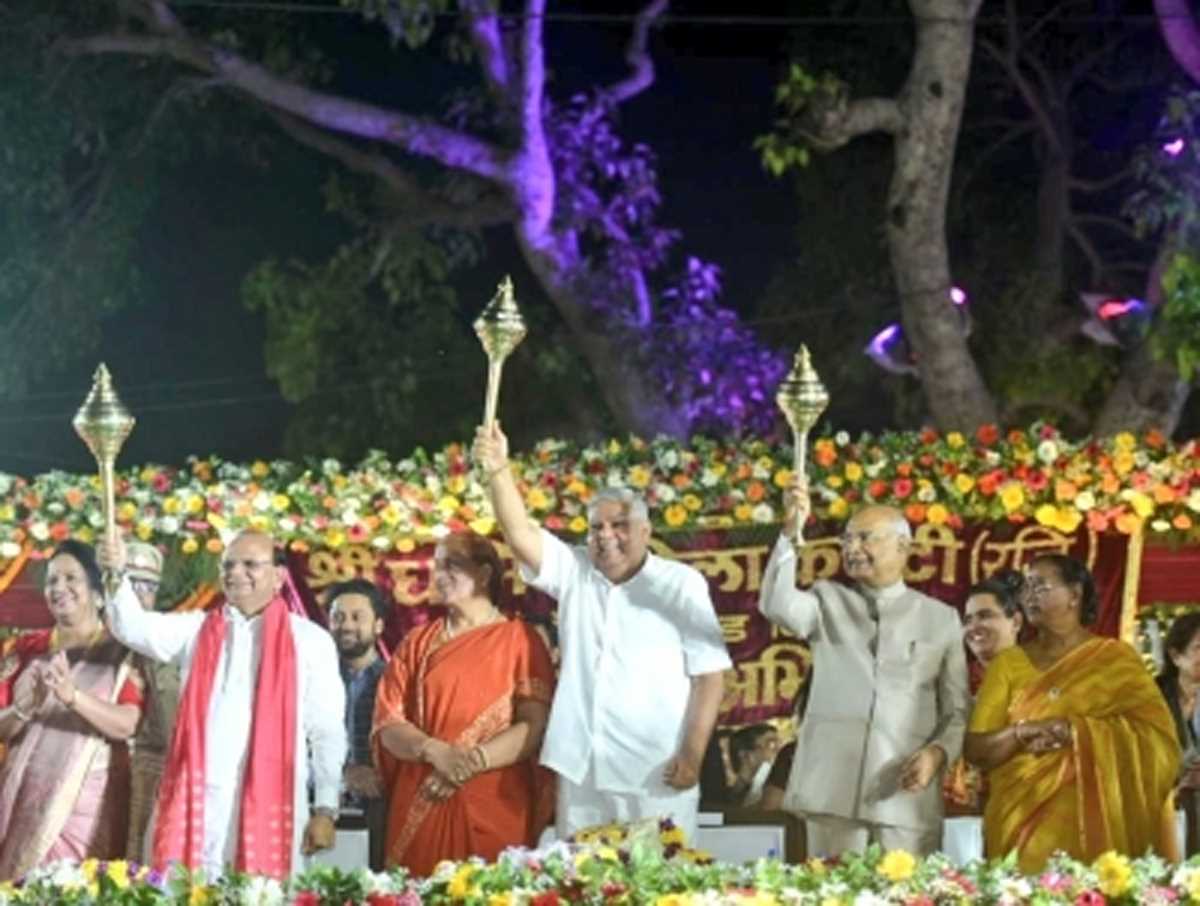 दिल्ली में उपराष्ट्रपति और एलजी की उपस्थित में हुआ रावण दहन